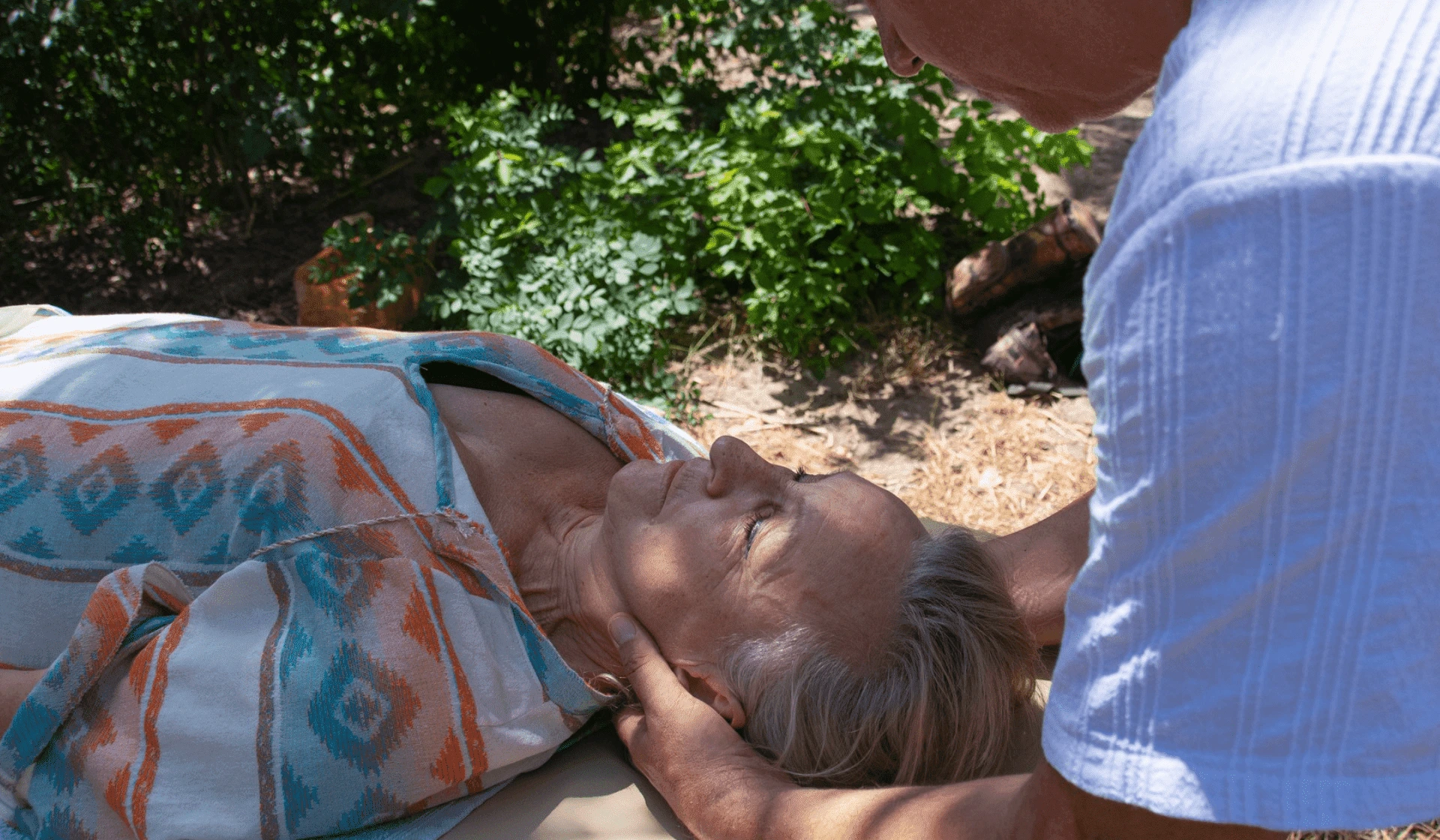 Reiki-Détente-Soin-Slide2 : Une expérience de guérison pour le corps, l'esprit et l'âme. Ce nom reflète notre engagement à offrir des soins énergétiques qui nourrissent chaque aspect de votre être. Plongez dans une séance de Reiki où l'énergie universelle bienveillante est canalisée pour éliminer les blocages, restaurer l'équilibre et promouvoir le bien-être. Laissez-vous emporter par les douces vibrations du Reiki alors que vous explorez une voie vers la guérison holistique avec Reiki-Détente-Soin-Slide2.